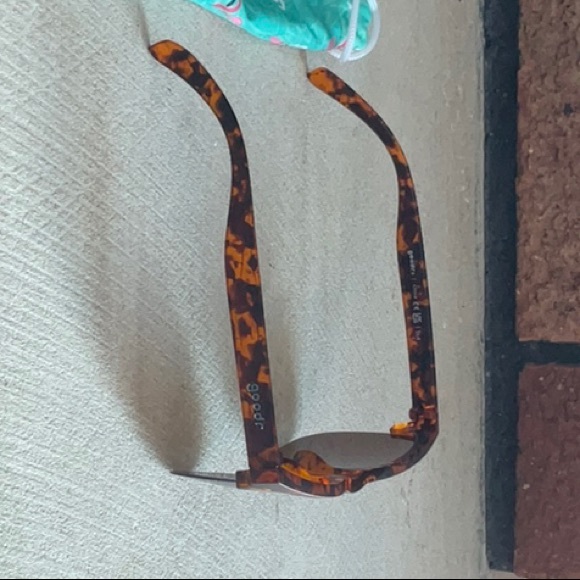 Tortoise Shell Sunglasses. GOODR - Picture 2 of 3